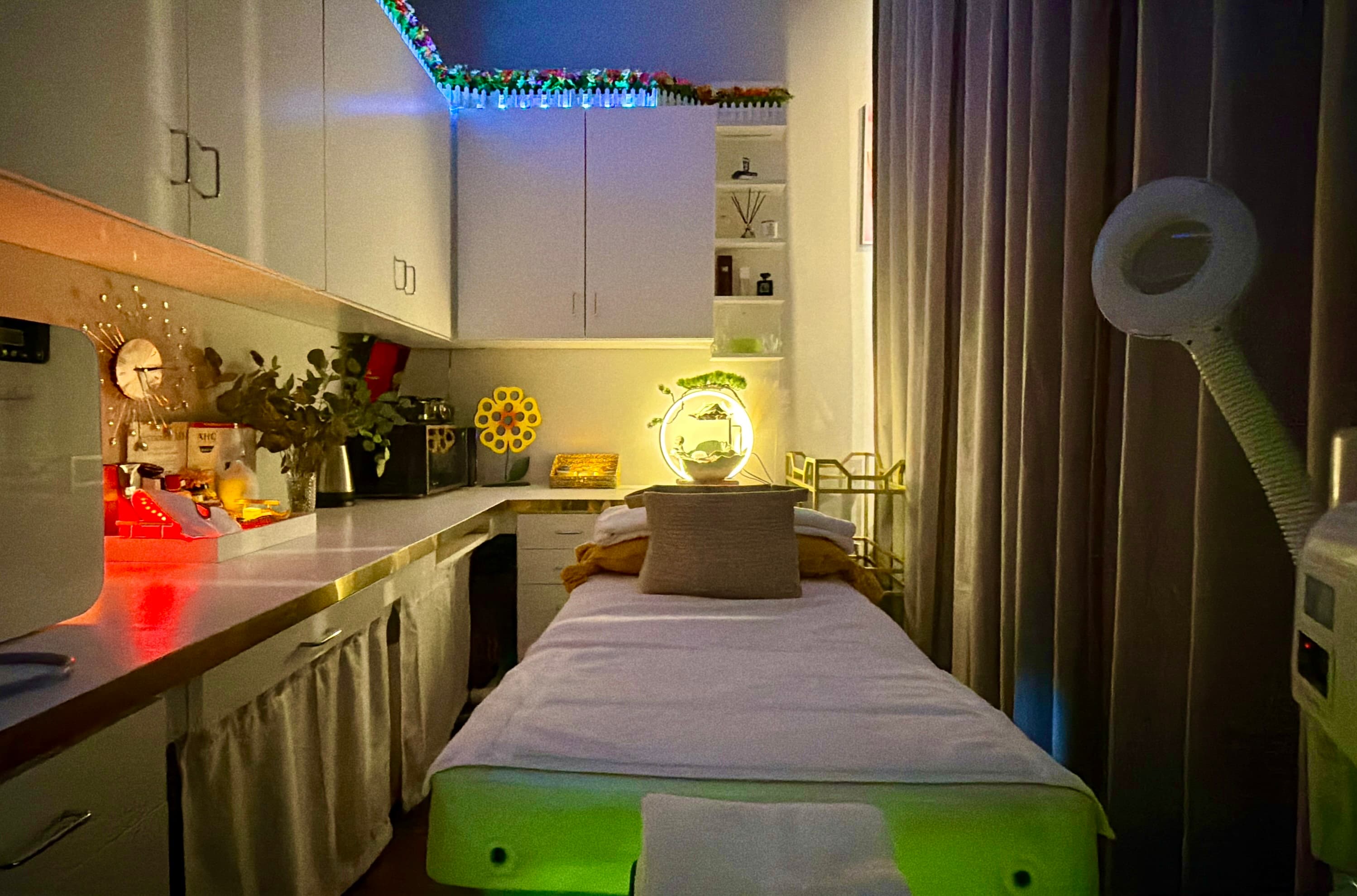 Head spa oils and ambiance